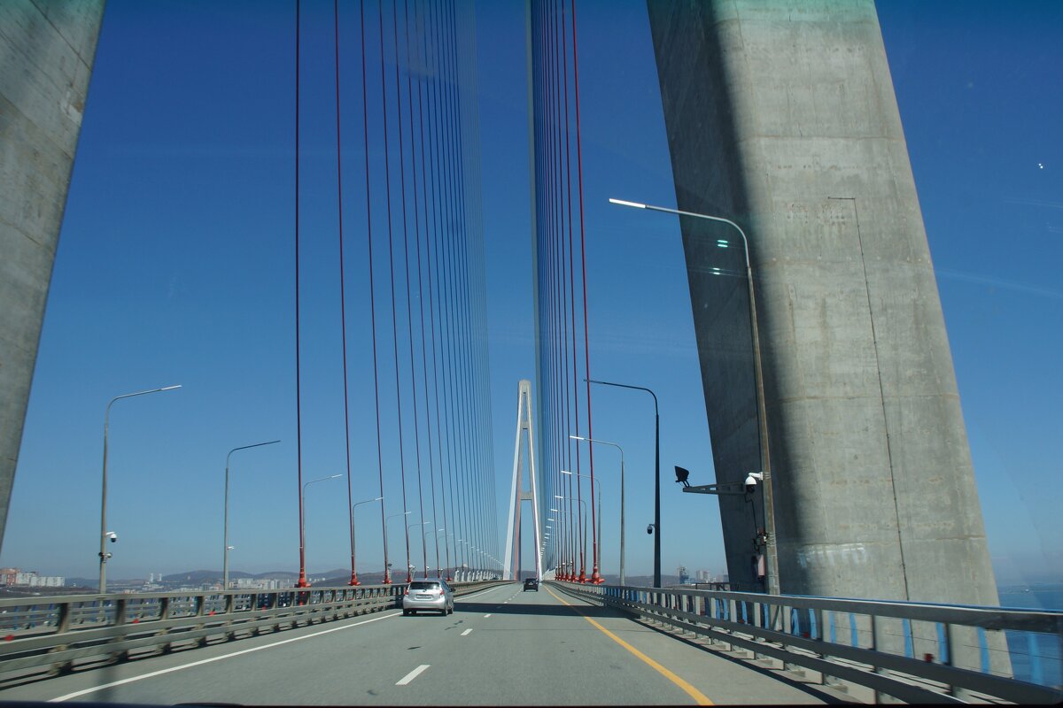 По мосту н остров Русский - Наталья Т