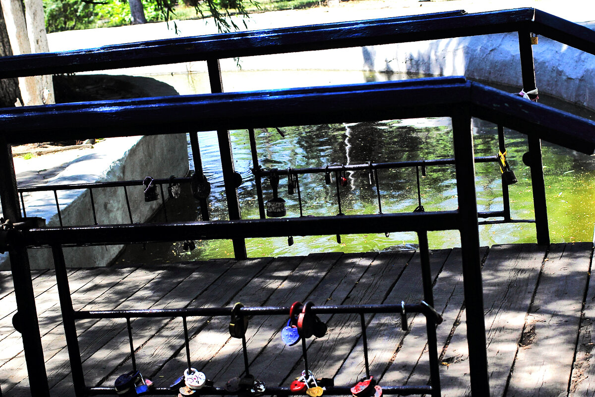 Замки от молодожёнов - Юрий Гайворонскiий Замки от молодожёнов - Юрий Гайворонскiий