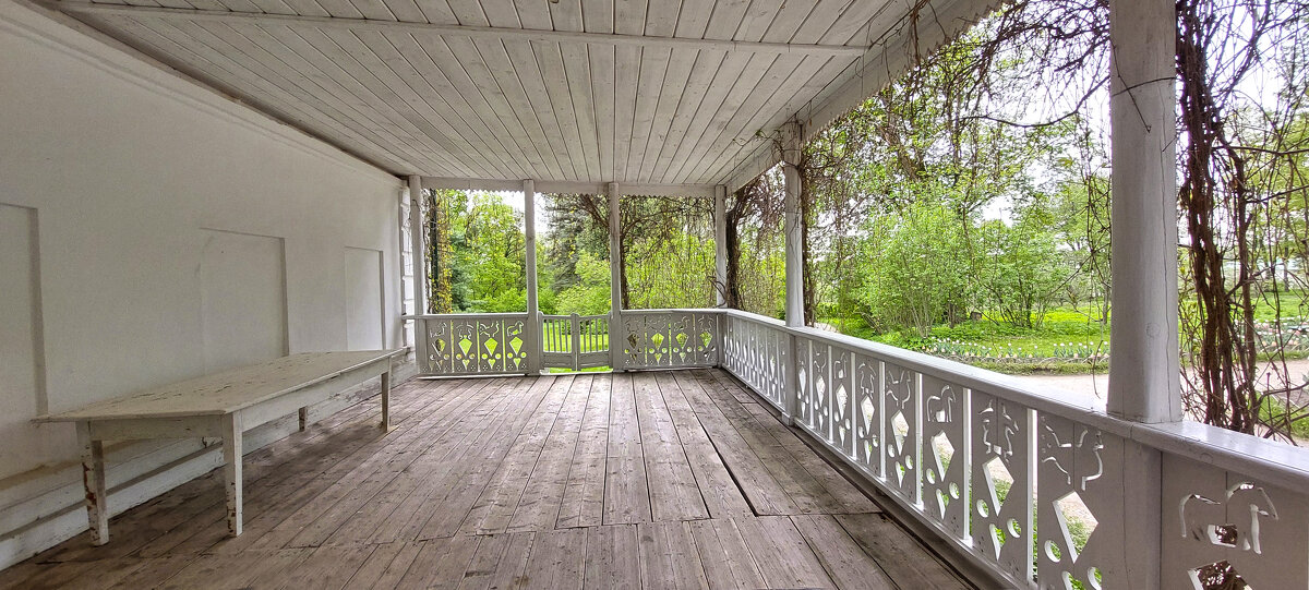 Терраса с резными балясинами. Ясная поляна. - ИРЭН@ .