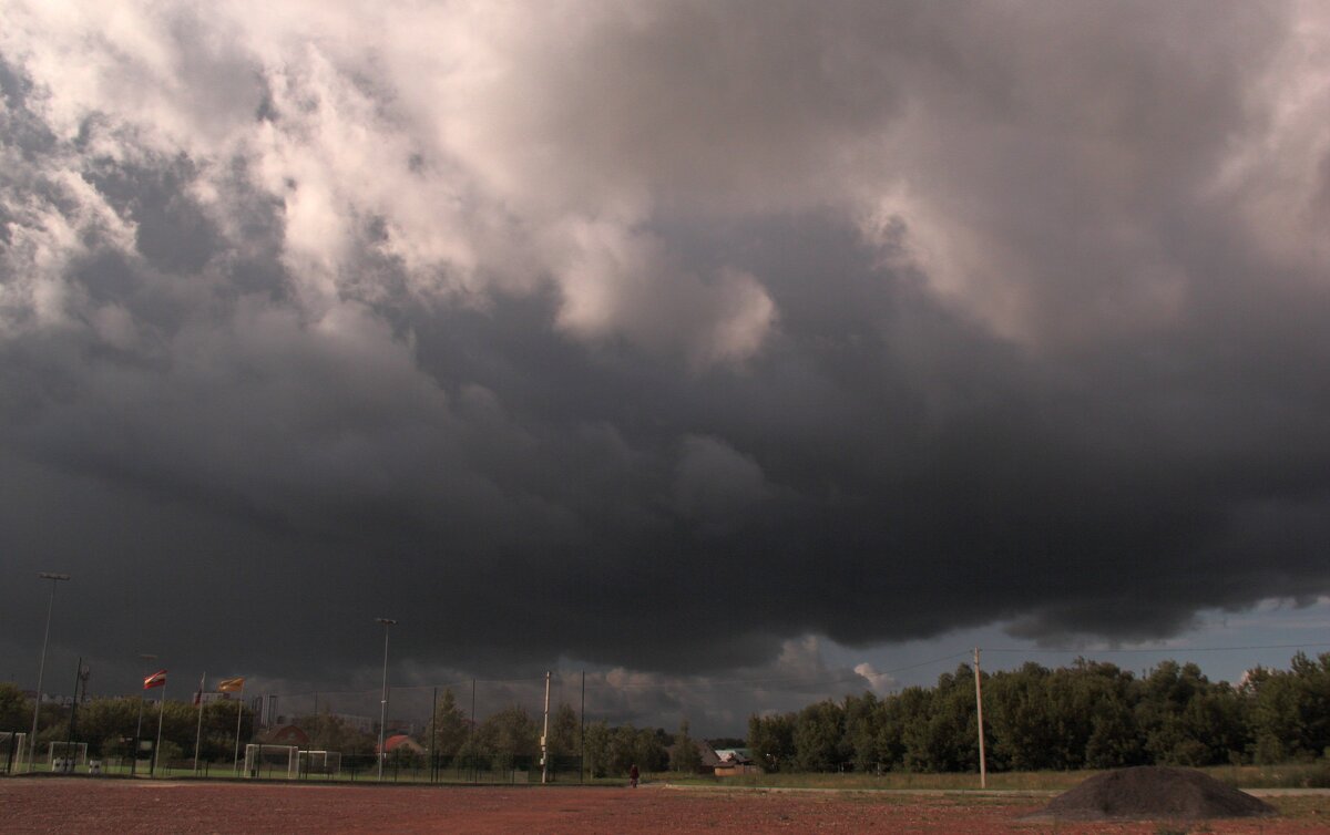 ...кажется дождь собирается.... - Александр Герасенков
