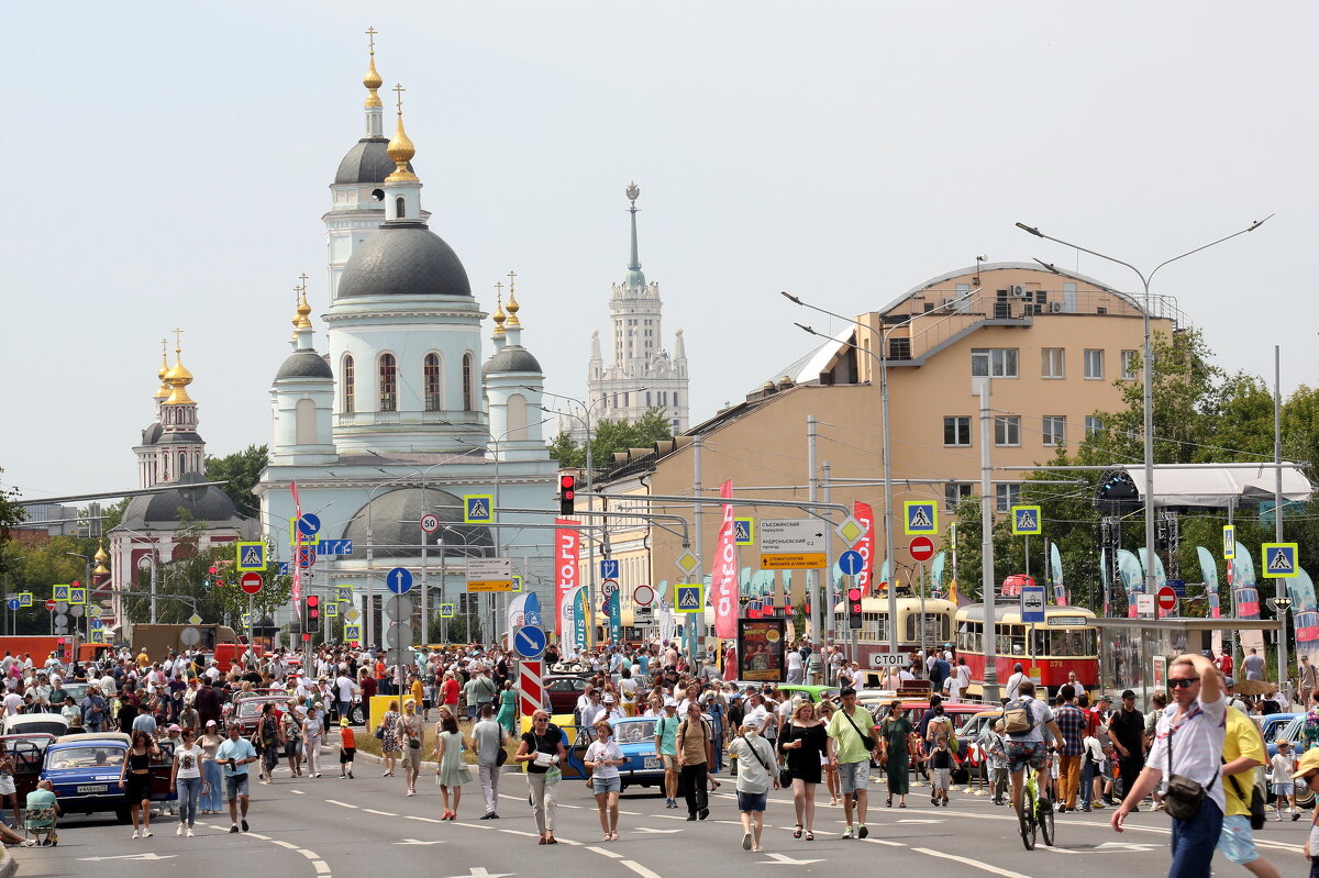 Парад исторических трамваев на пл Ильича 12 июля - Михаил Бибичков