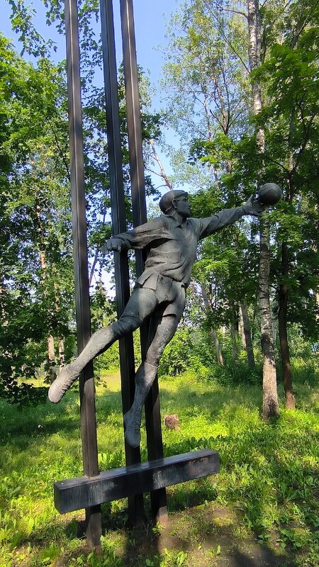 Рощино. Памятник Льву Яшину. - Ольга 