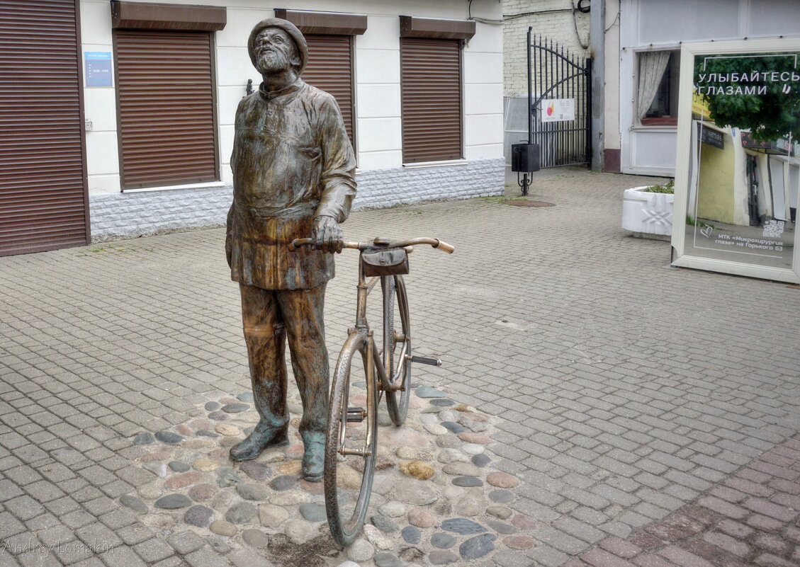 Циолковский с велосипедом - Andrey Lomakin