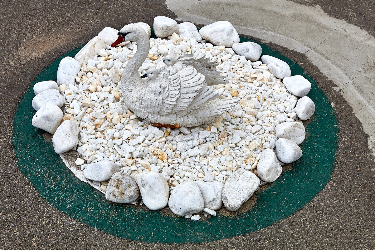 Скульптура "Лебедь" в Николаевском монастыре Арзамаса - Алексей Р. Скульптура "Лебедь" в Николаевском монастыре Арзамаса - Алексей Р.