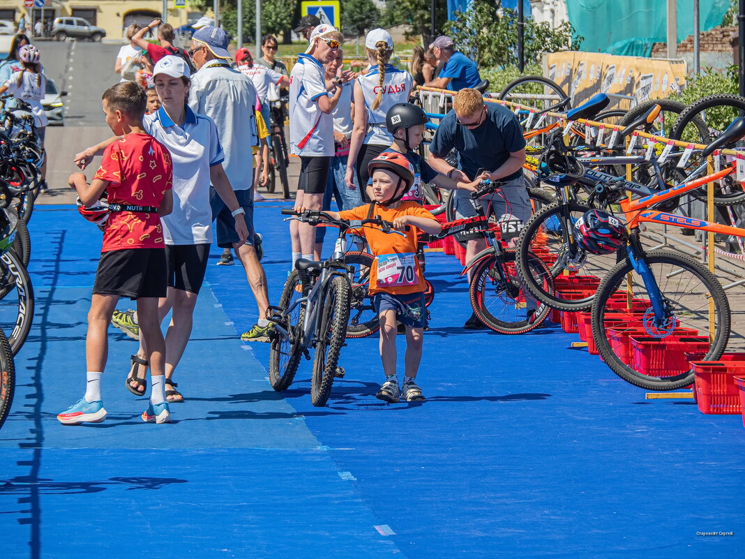 Юный велосипедист - Сергей Старовойт Юный велосипедист - Сергей Старовойт
