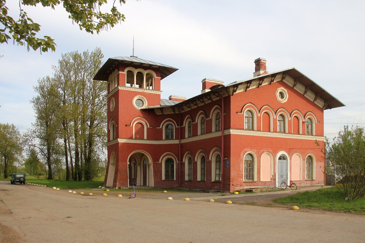 Стрельна. Здание вокзала - Наталья Герасимова