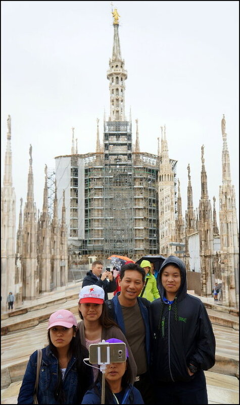 групповое селфи на крыше Миланского собора - zavitok *