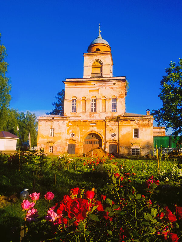 Надвратный храм с колокольней (1645 год) святых великомученицы Екатерины и мученицы Царицы Августы. - Сергей Кочнев