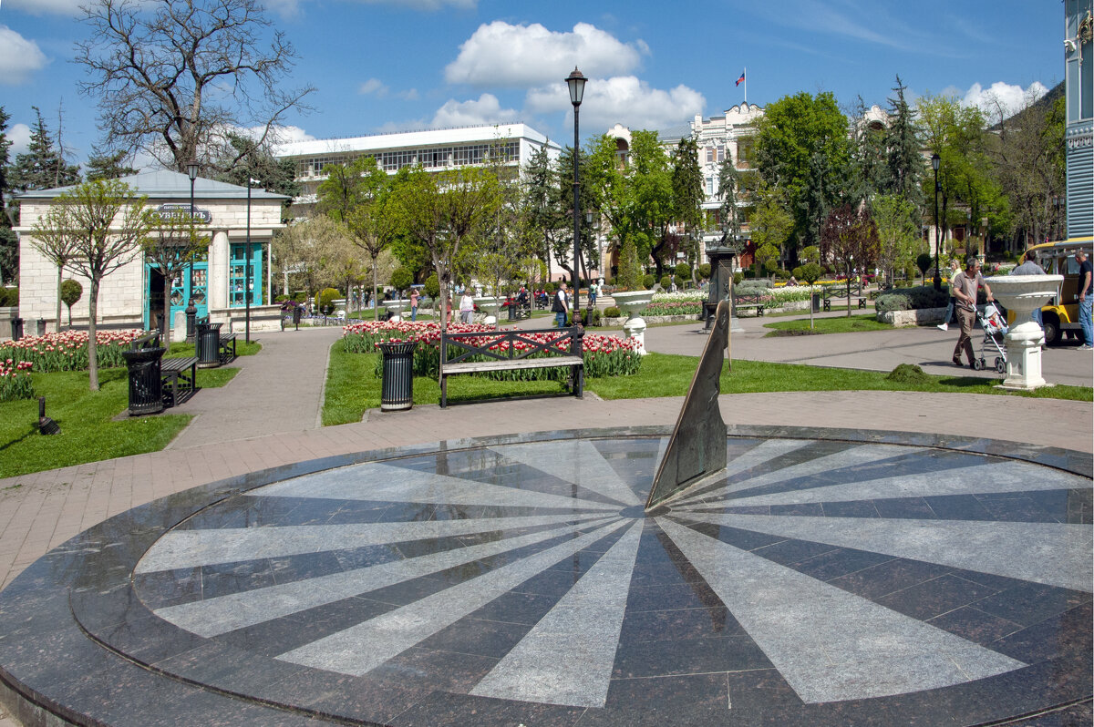 Солнечные часы в парке "Цветник" - Gen 