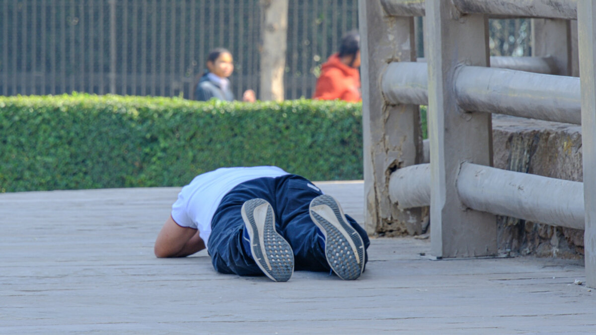 Также так молятся буддисты в г. Сарнатх - Георгий А