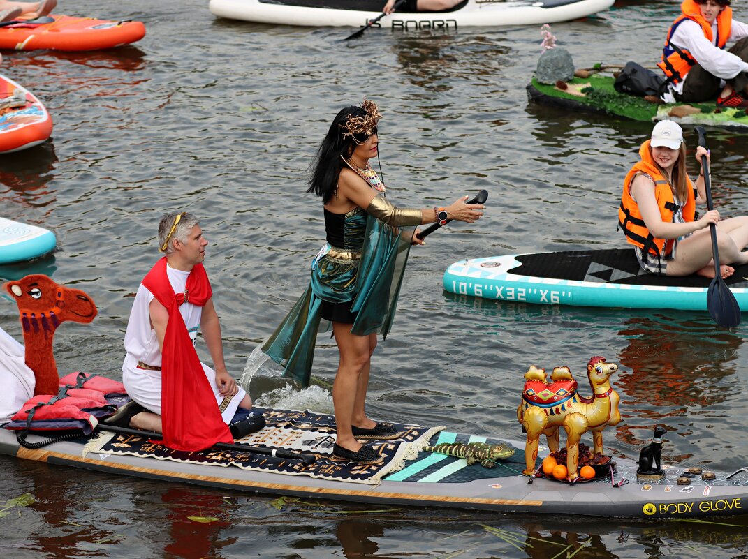 Костюмированный сап-фестиваль на Водоотводном канале в Москве - Владимир59 