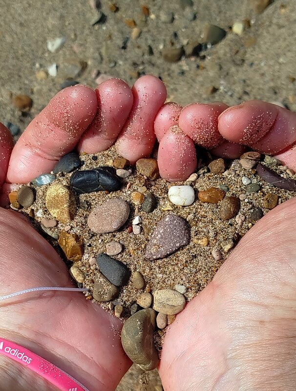 Сердце из речного песка и камней - светлана льдокова