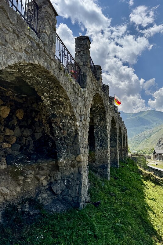 Стены древнего монастыря. - Сергей Адигамов Стены древнего монастыря. - Сергей Адигамов