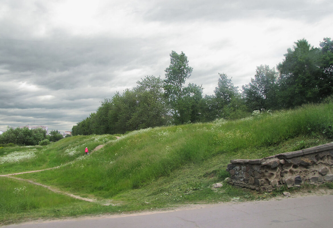 Вал и ров Окольного города - Александр Ильчевский Вал и ров Окольного города - Александр Ильчевский