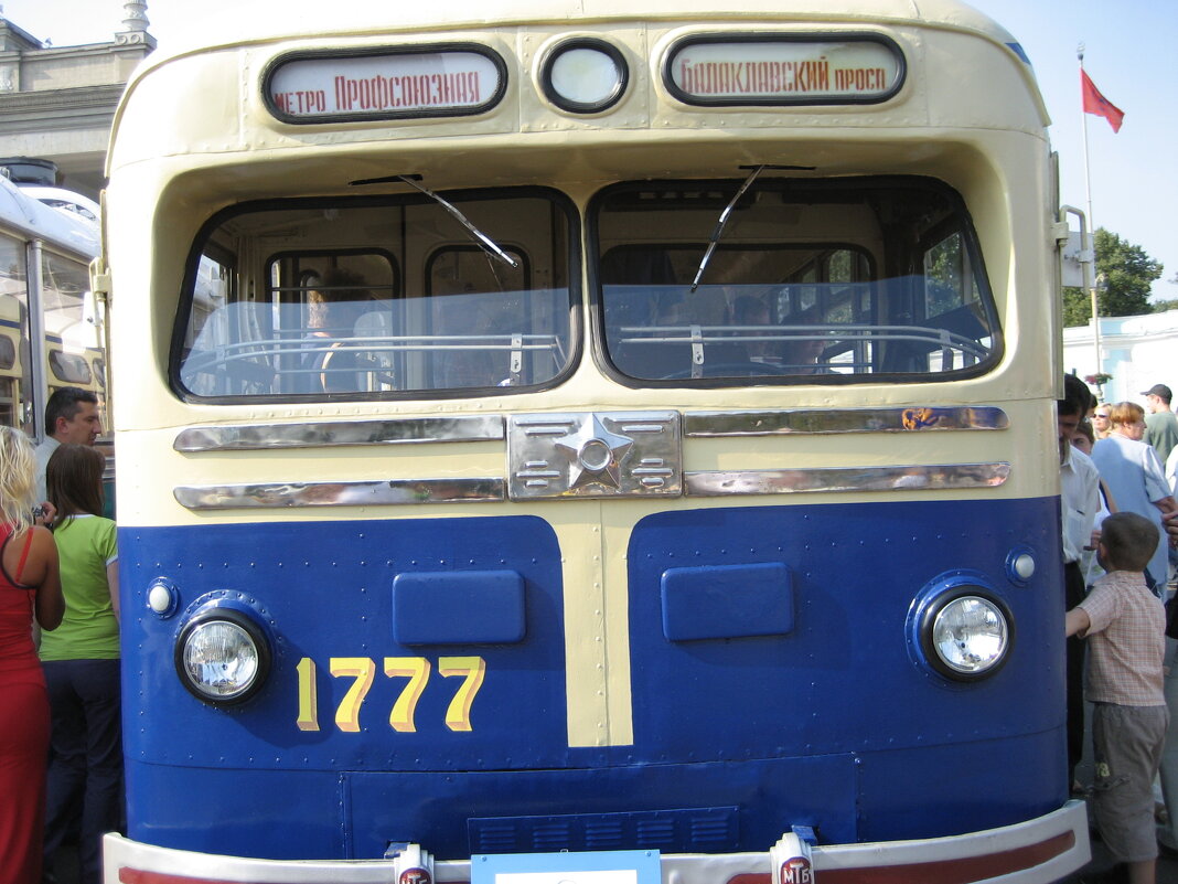 Ретро-троллейбус - Олег Иванов