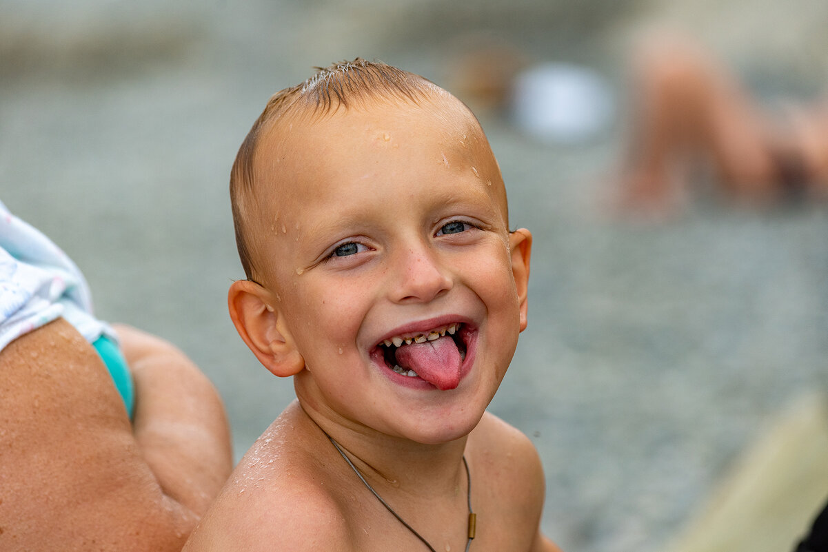 снял мальчика Кирилла на пляже в Хосте - Вадим Федотов 