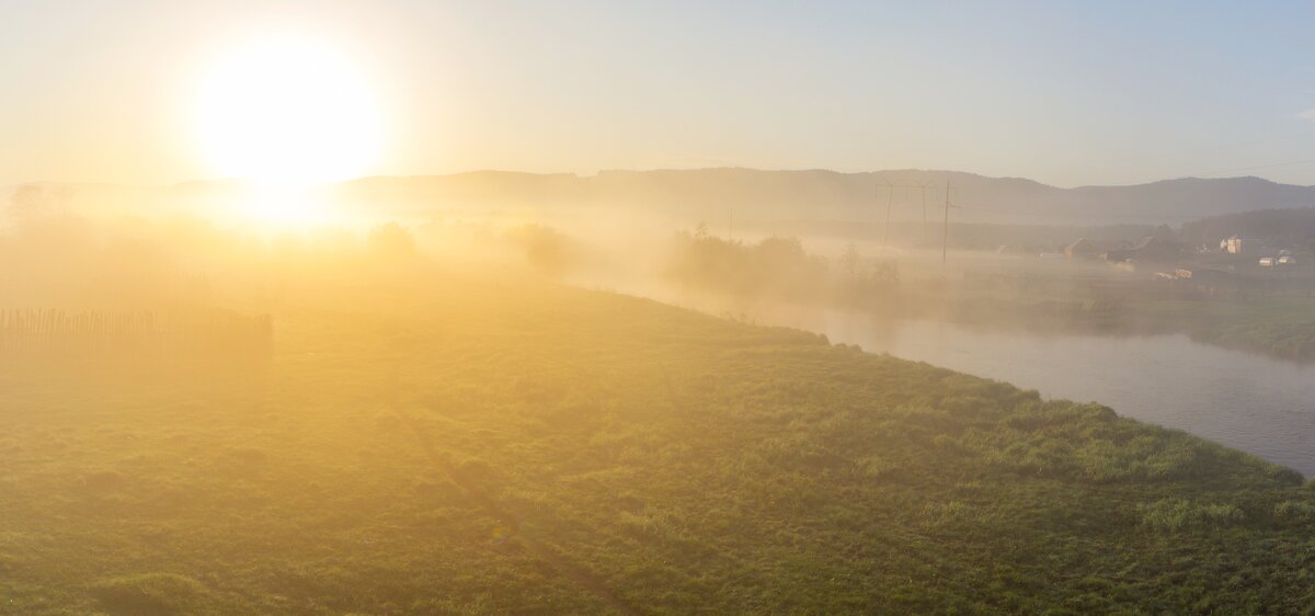 Солнечный рассвет и туманное утро на реке Миасс (панорама). - Алексей Трухин