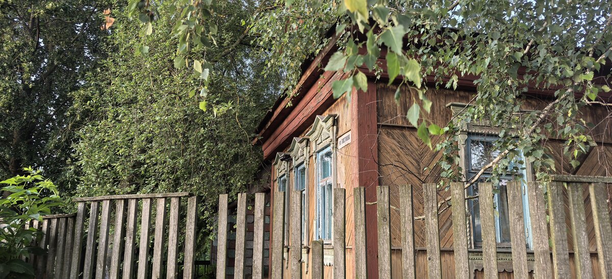 На углу - Алексей Лукаев