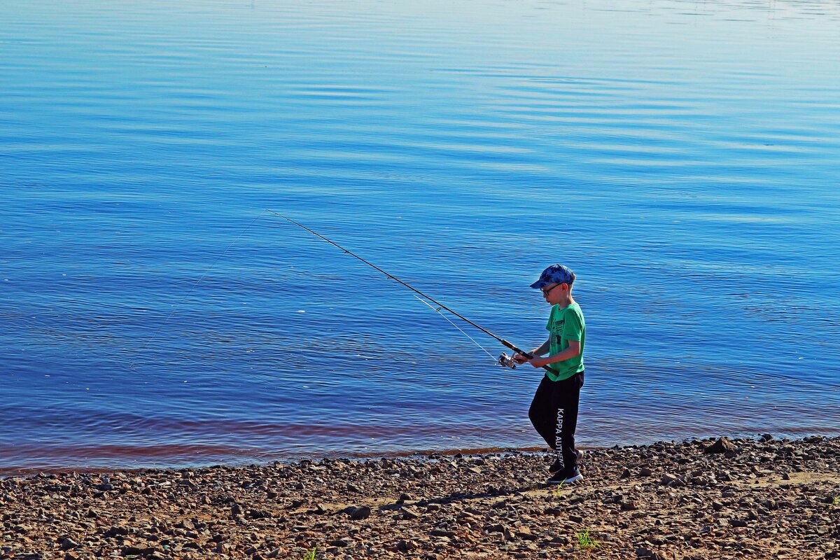 Июль...Юный рыбак на Юганской Оби. - Владимир 