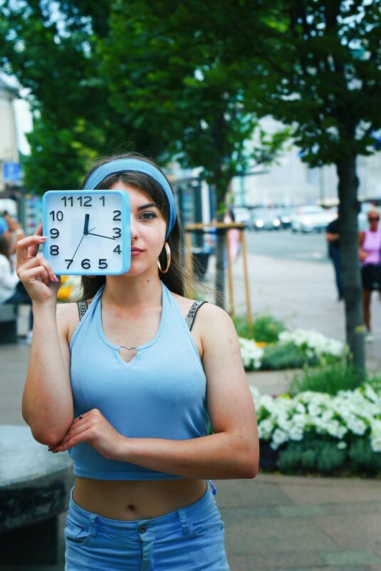 «Не сверяй своё время по чужим часам» Лейла Башилова яркая модель - Лейла Башилова