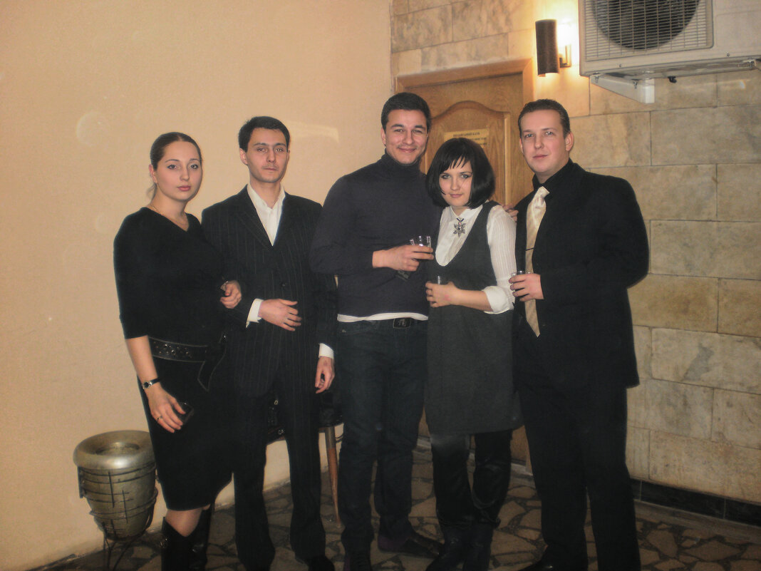 Элегантная компания: момент радости и стиля - Джованни Луче Элегантная компания: момент радости и стиля - Джованни Луче