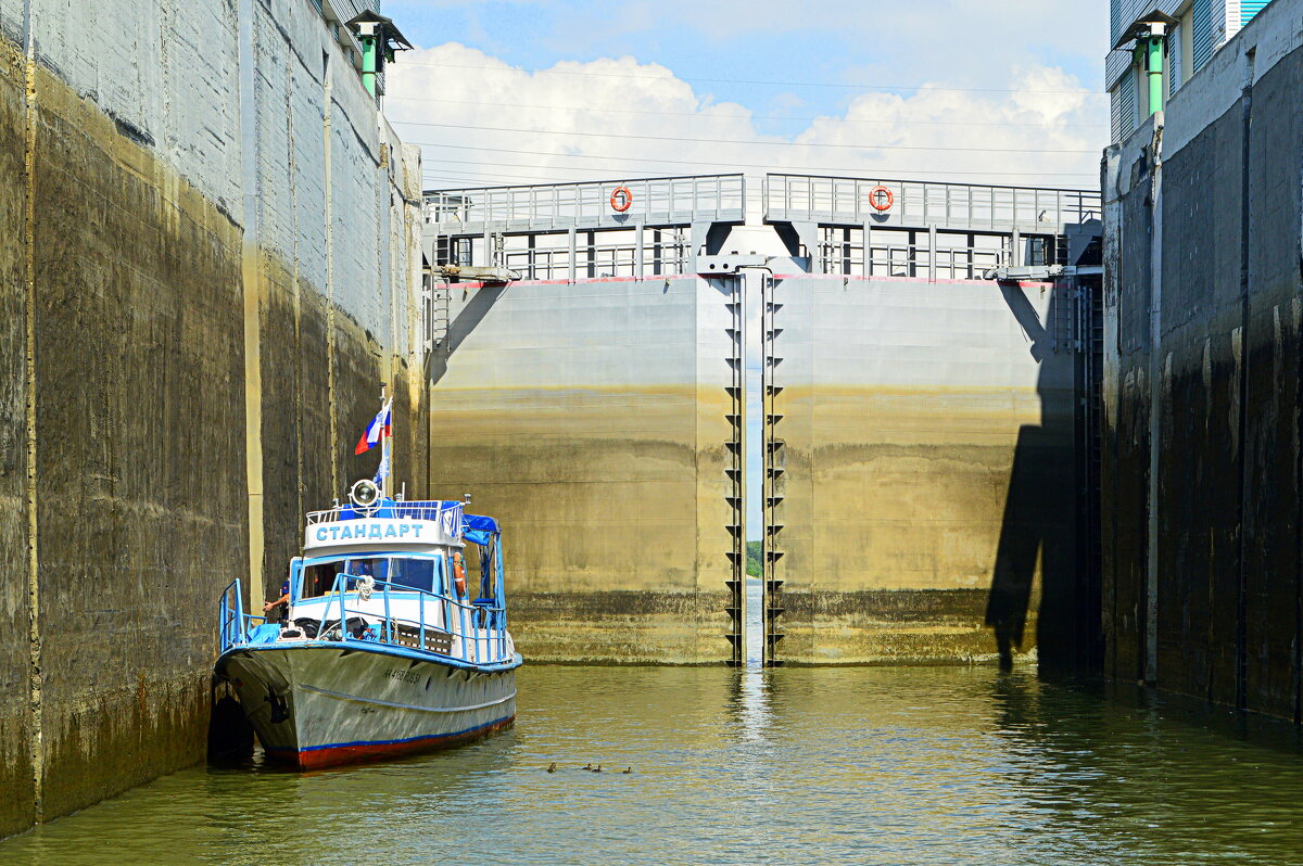 Начинается шлюзование, - ворота закрываются - Татьяна Лютаева