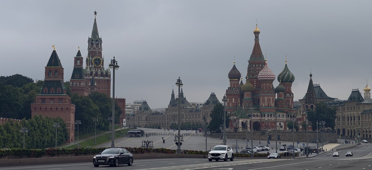 Пасмурная Москва - <<< Наташа >>>