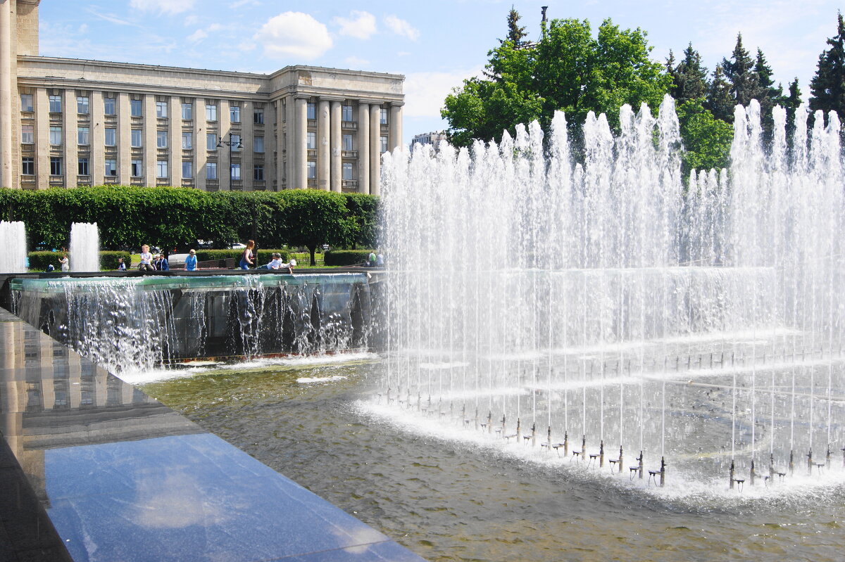 МОСКОВСКАЯ ПЛОЩАДЬ - Виктор Никитенко