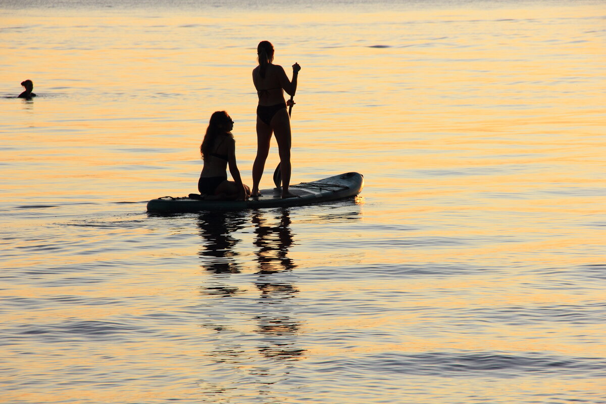 Третий лишний... - Евгений Корьевщиков Третий лишний... - Евгений Корьевщиков