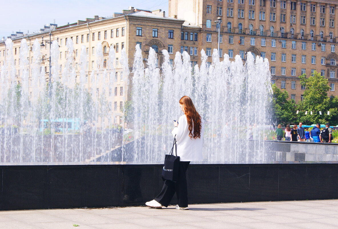 У ФОНТАНА - Виктор Никитенко У ФОНТАНА - Виктор Никитенко