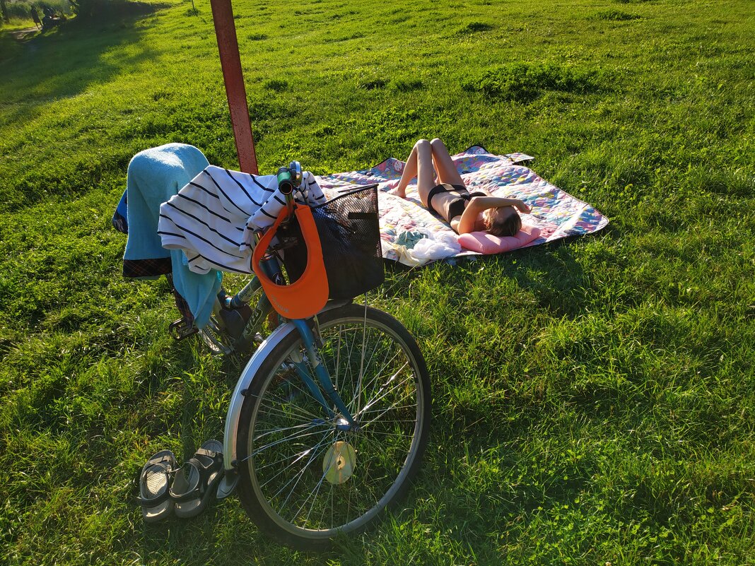 Потому, что летом жарко :-) - Андрей Лукьянов