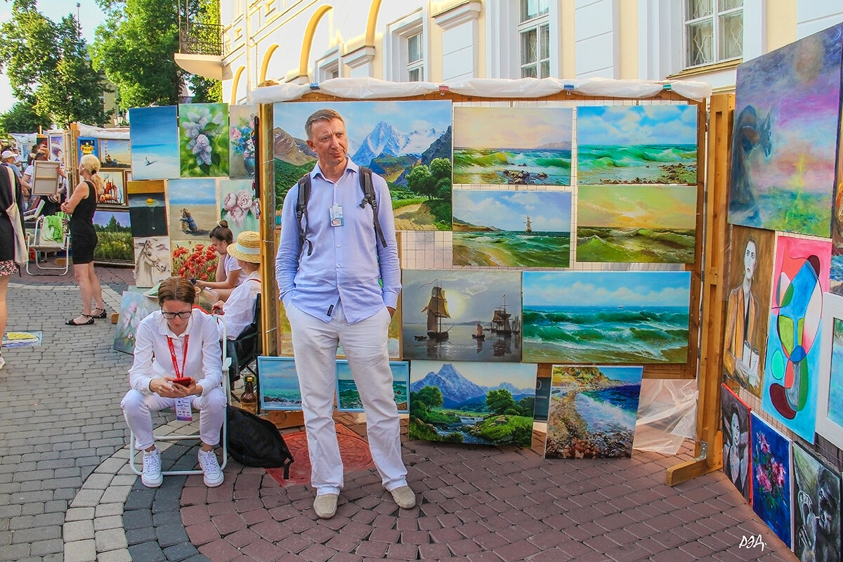 *** - Роланд Дубровский