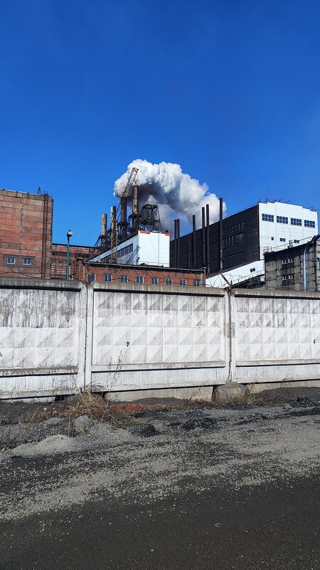 Дымно, безлюдно и серо - Ильич -