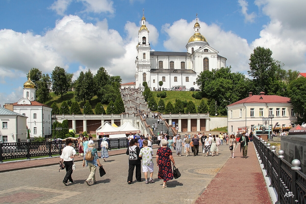 *** - Роланд Дубровский