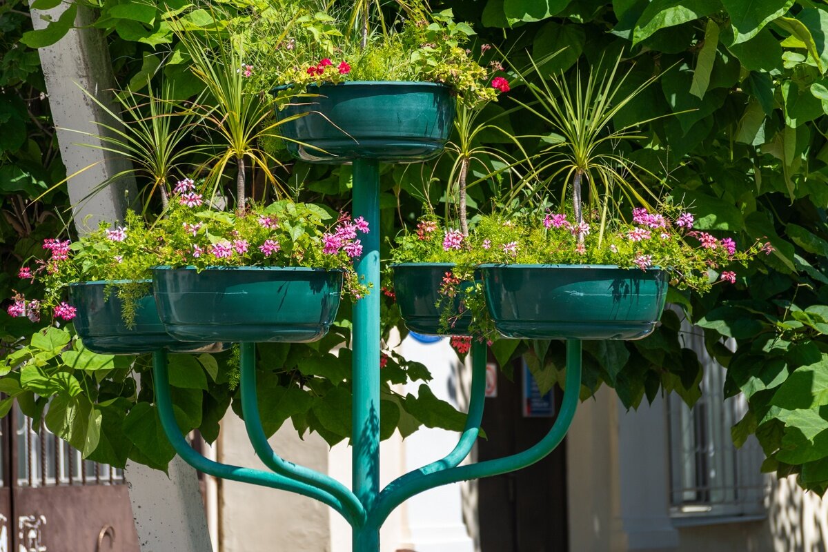 Уличная стойка для цветов - Игорь Сикорский Уличная стойка для цветов - Игорь Сикорский