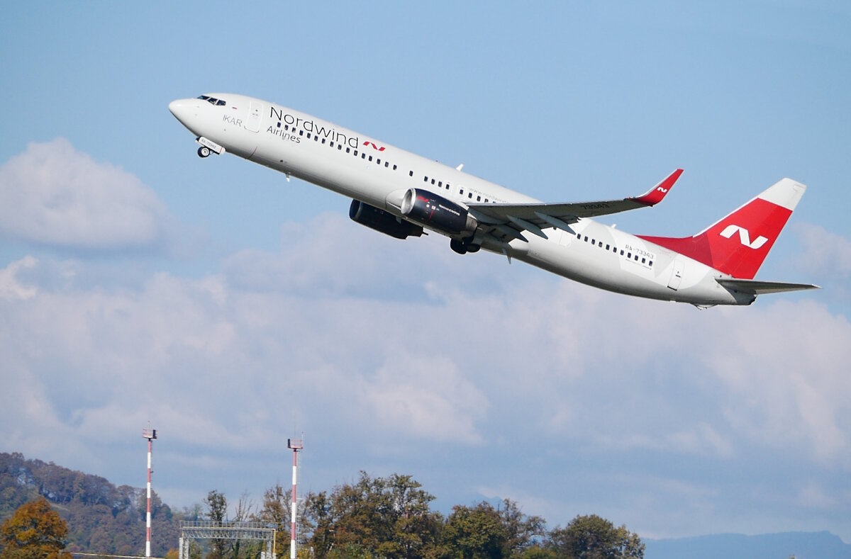 Не менее чем через 5 секунд полёта при положительной вертикальной..  По-команде : Убирают шасси. - Alexey YakovLev