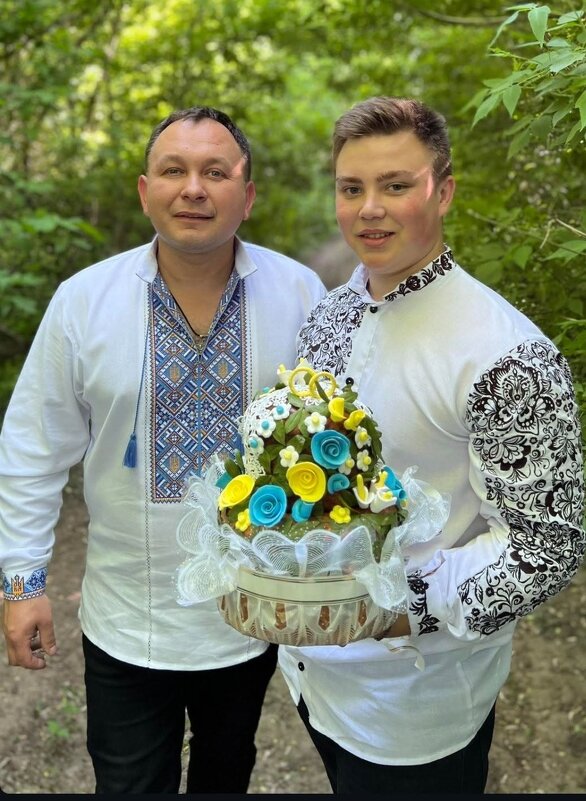 У вишиванках — сила роду, У серці — пам’ять і свобода. - Степан Карачко