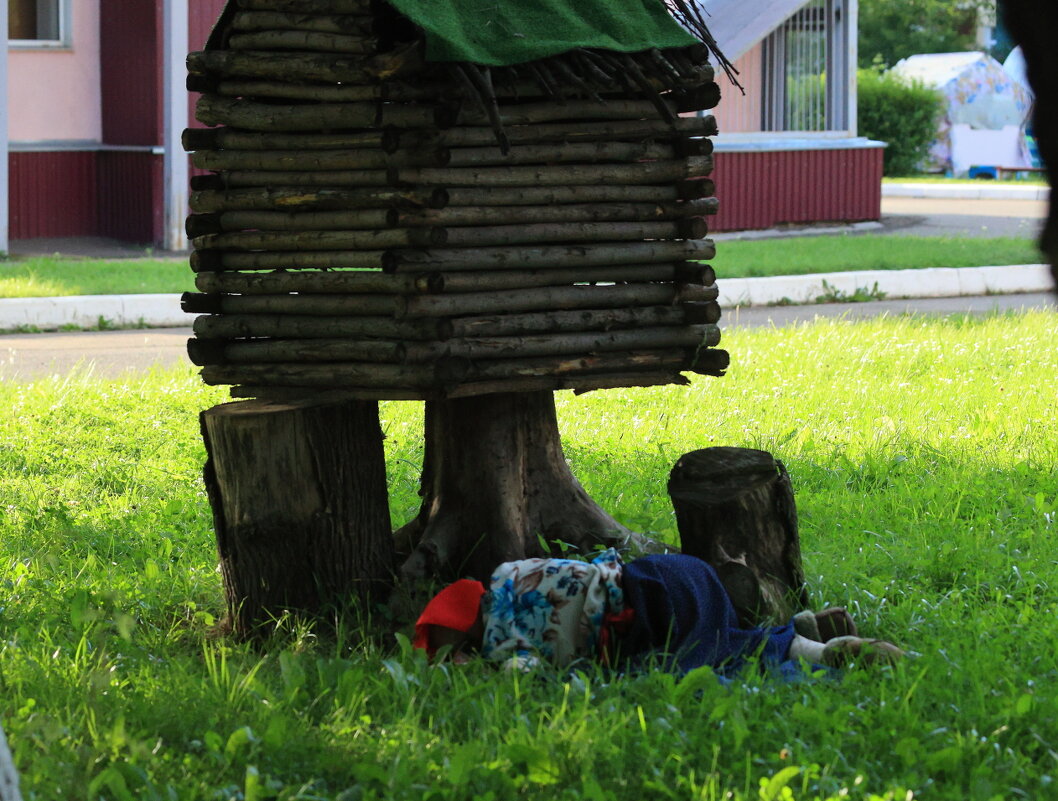У бабы Яги выходной - Владилен Панченко
