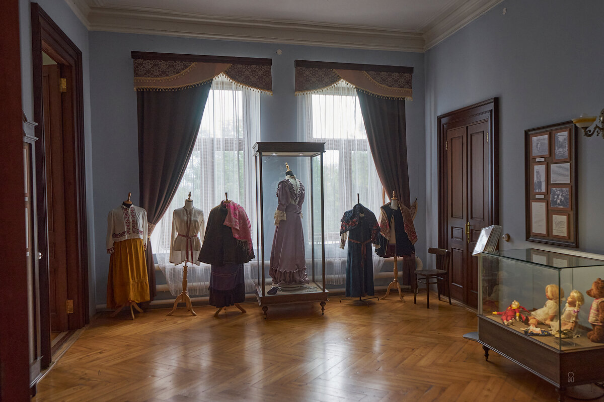 Долгая поляна. Главное здание - Олег Манаенков Долгая поляна. Главное здание - Олег Манаенков