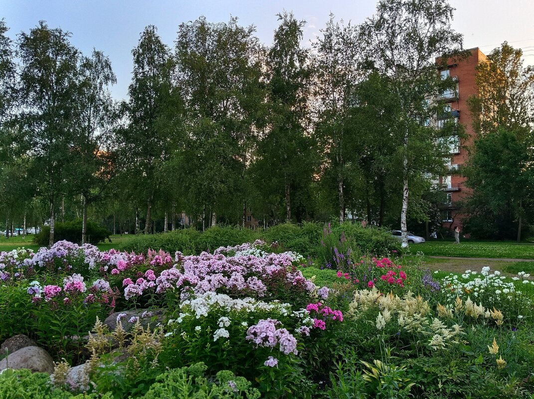 Июль в городе - Мария Васильева Июль в городе - Мария Васильева