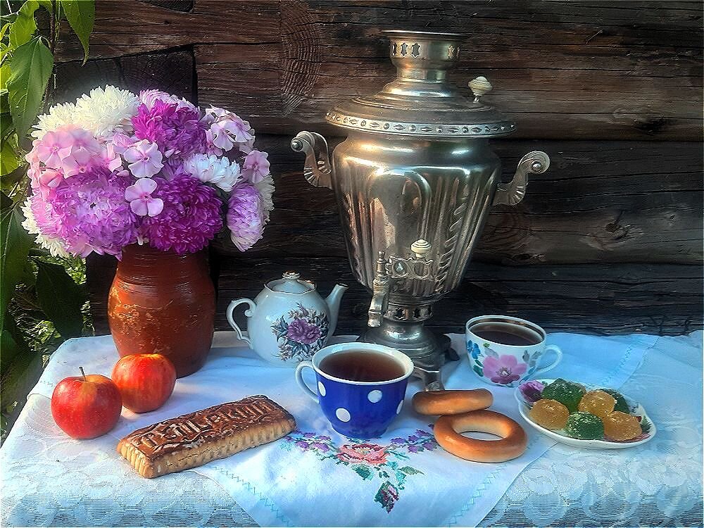 Август пахнет яблоком и хлебом,у него богатые столы! - Нина Андронова