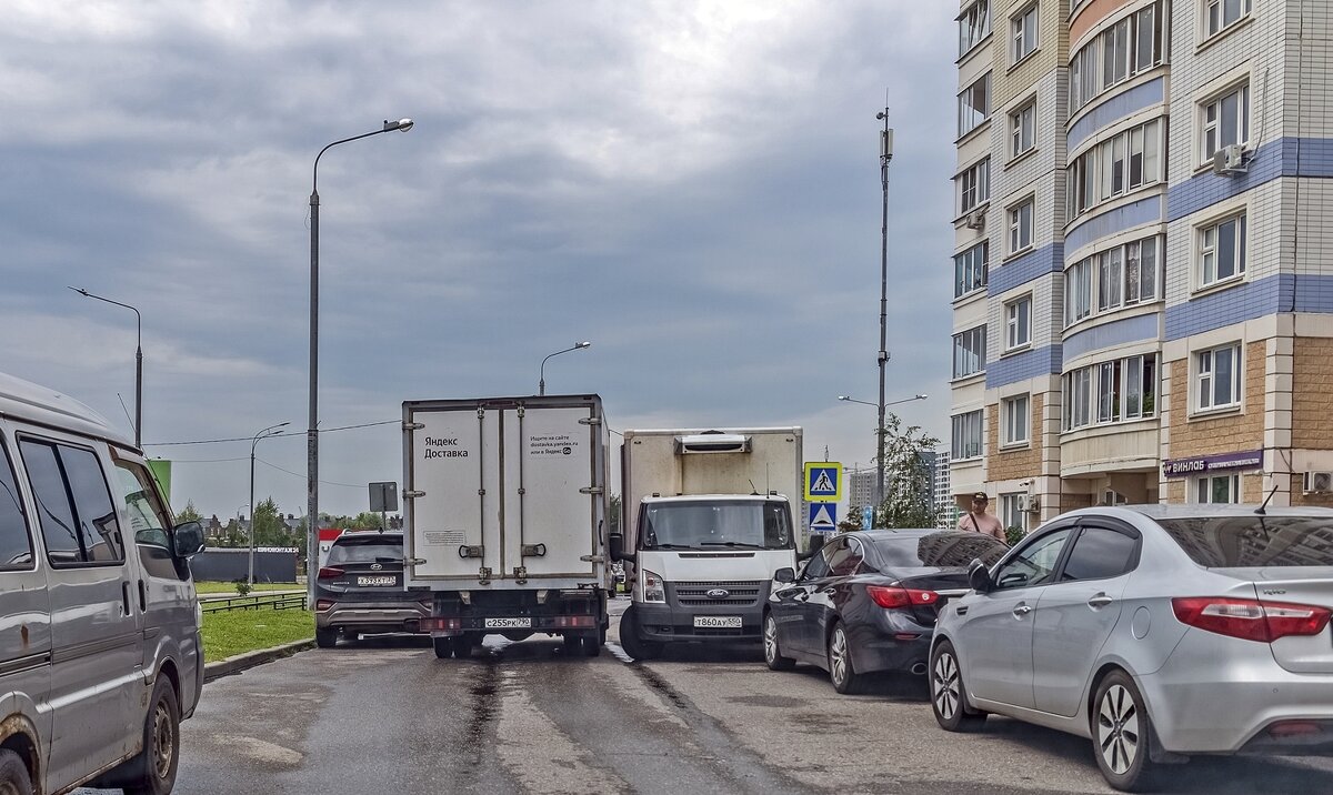 Тесно на дорогах - Валерий Иванович