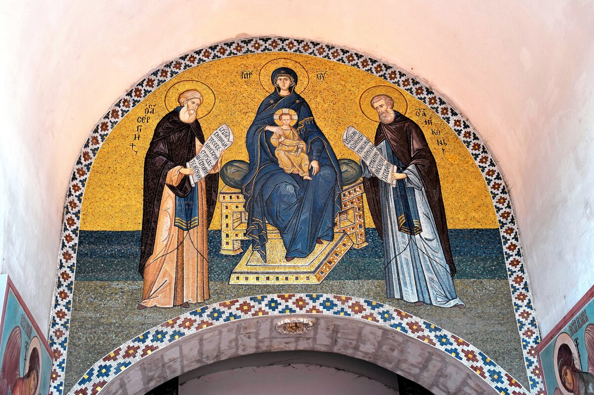 Мозаичная композиция на входной арке. - Татьяна Помогалова