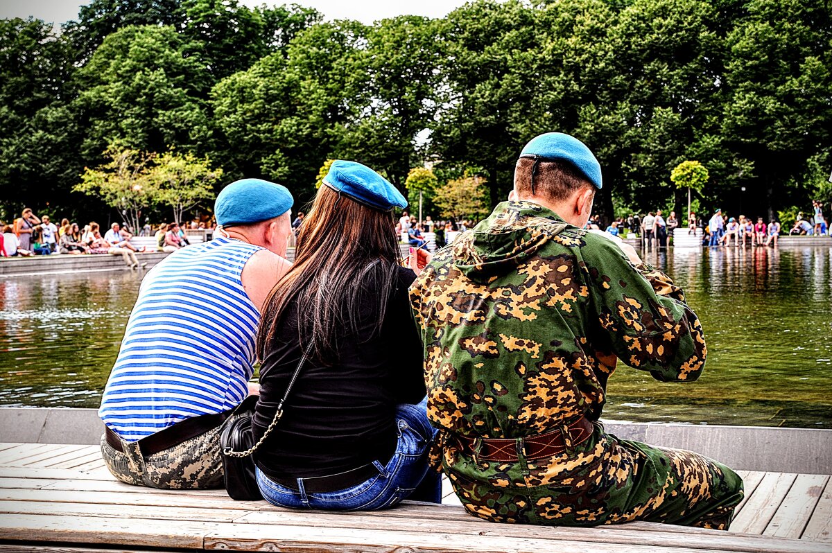 До свидания , праздник ! Но мы вернёмся через год ,,, - Анатолий Колосов