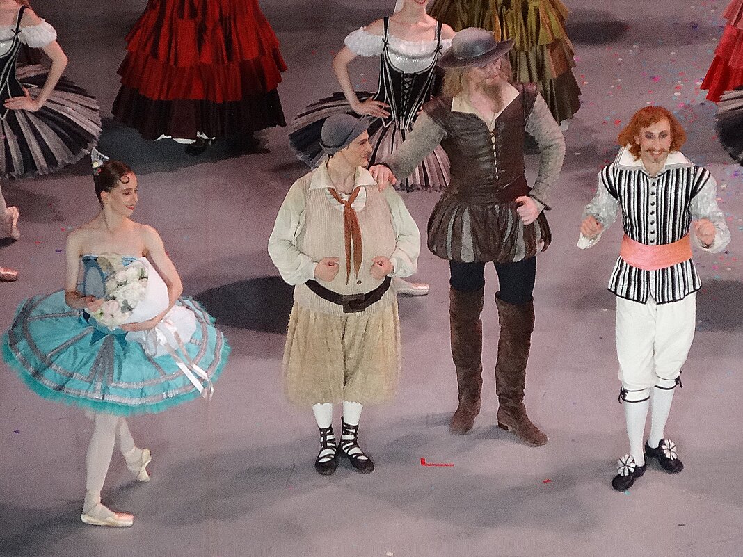 После спектакля - Лидия Бусурина