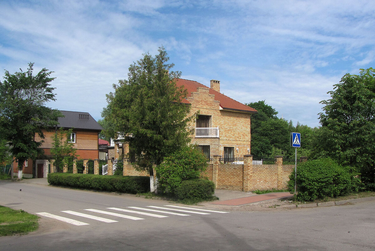 На углу улицы Сварога и Георгиевской - Александр Ильчевский На углу улицы Сварога и Георгиевской - Александр Ильчевский