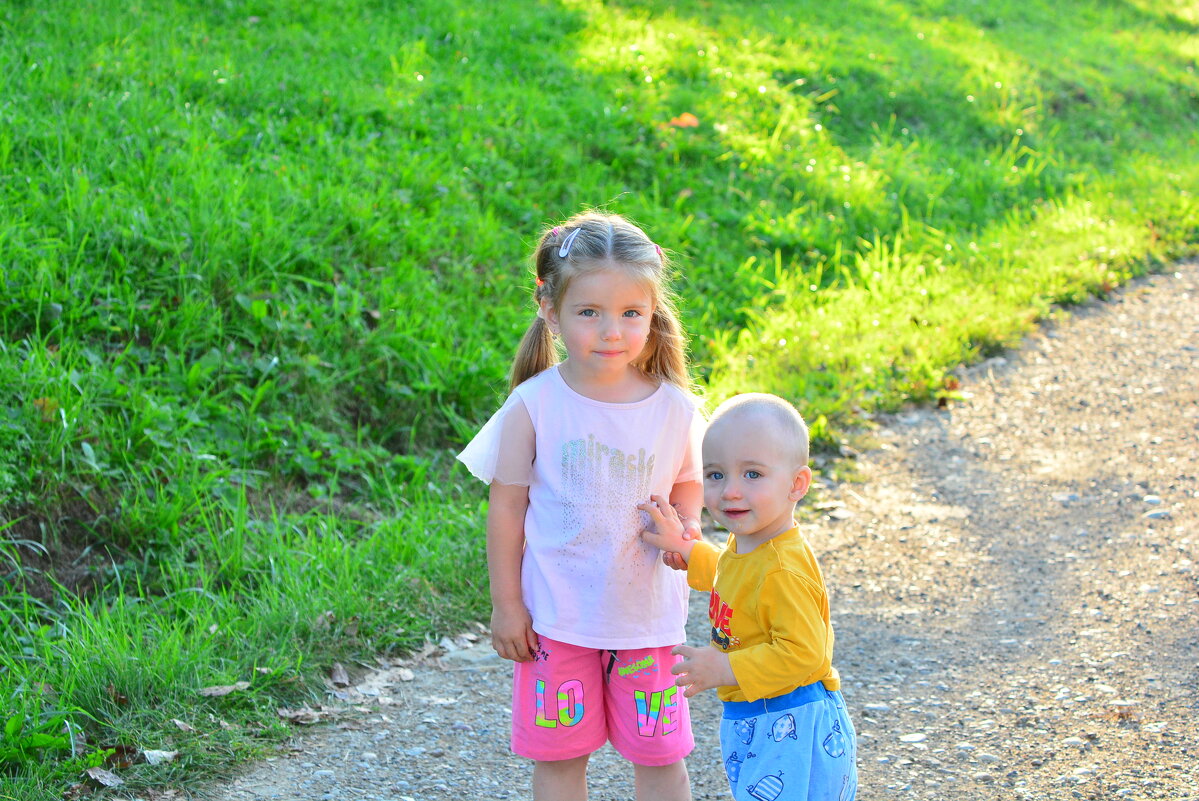 я сестренку защитю - леонид логинов я сестренку защитю - леонид логинов