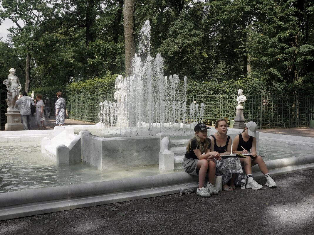 у фонтана Пирамида - zavitok *