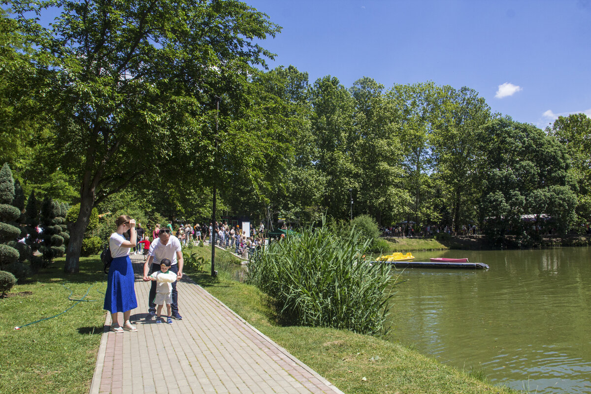 Очередь на лодочной станции - Валентин Семчишин