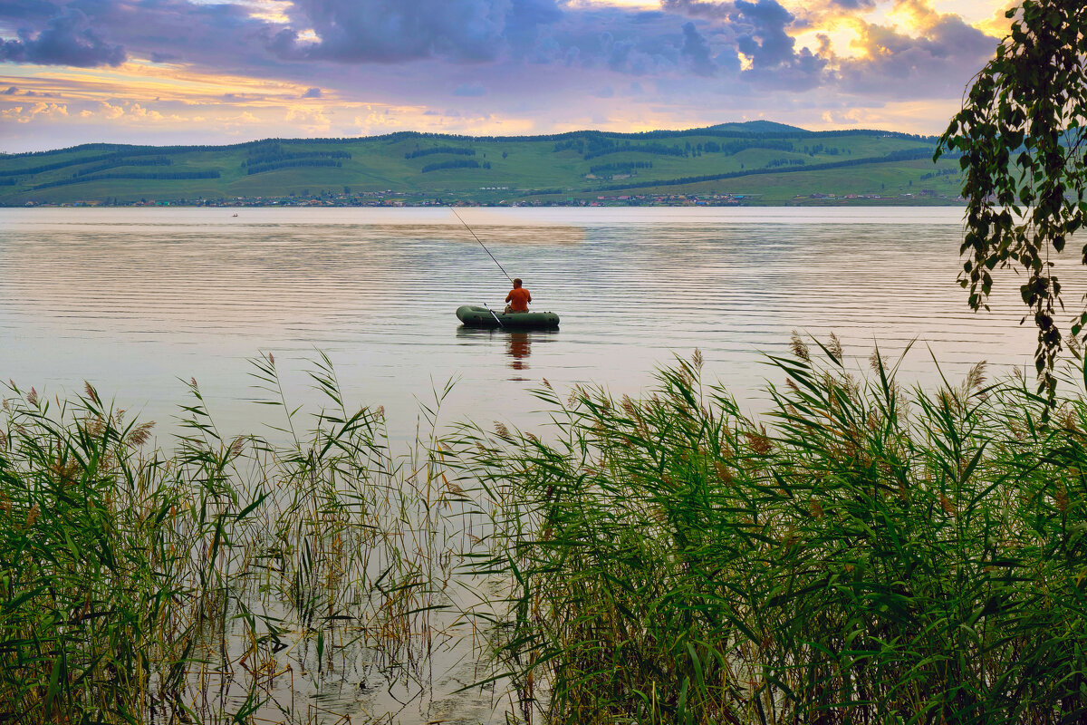 На вечерней рыбалке.. - Алексей Мезенцев На вечерней рыбалке.. - Алексей Мезенцев